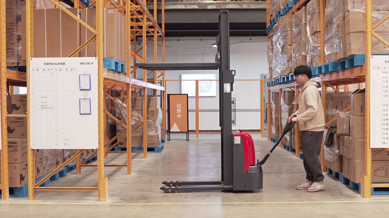 為什么電動叉車是室內(nèi)應(yīng)用的最佳選擇